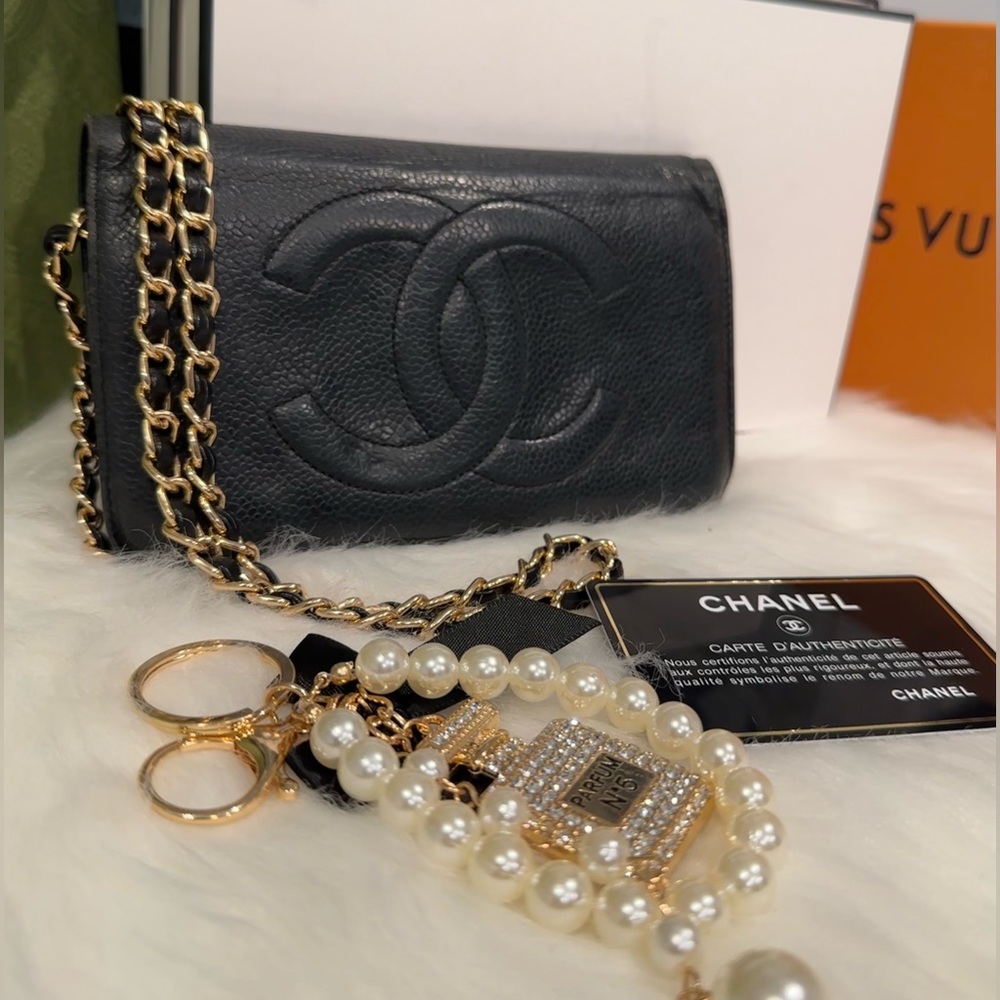 CHANEL Vintage Caviar Timeless ‘CC’ Wallet on Chain | # 2797727 - Picture 3 of 15